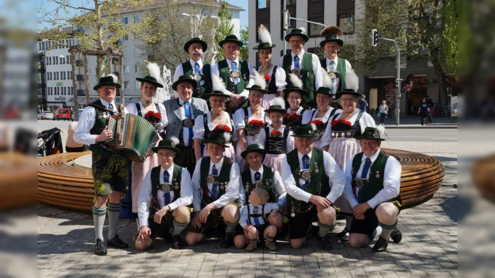 Der Trachtenverein &amp;quot;Schmied von Kochel&amp;quot; bereichert wieder das Harras-Fest. (Foto: pi)