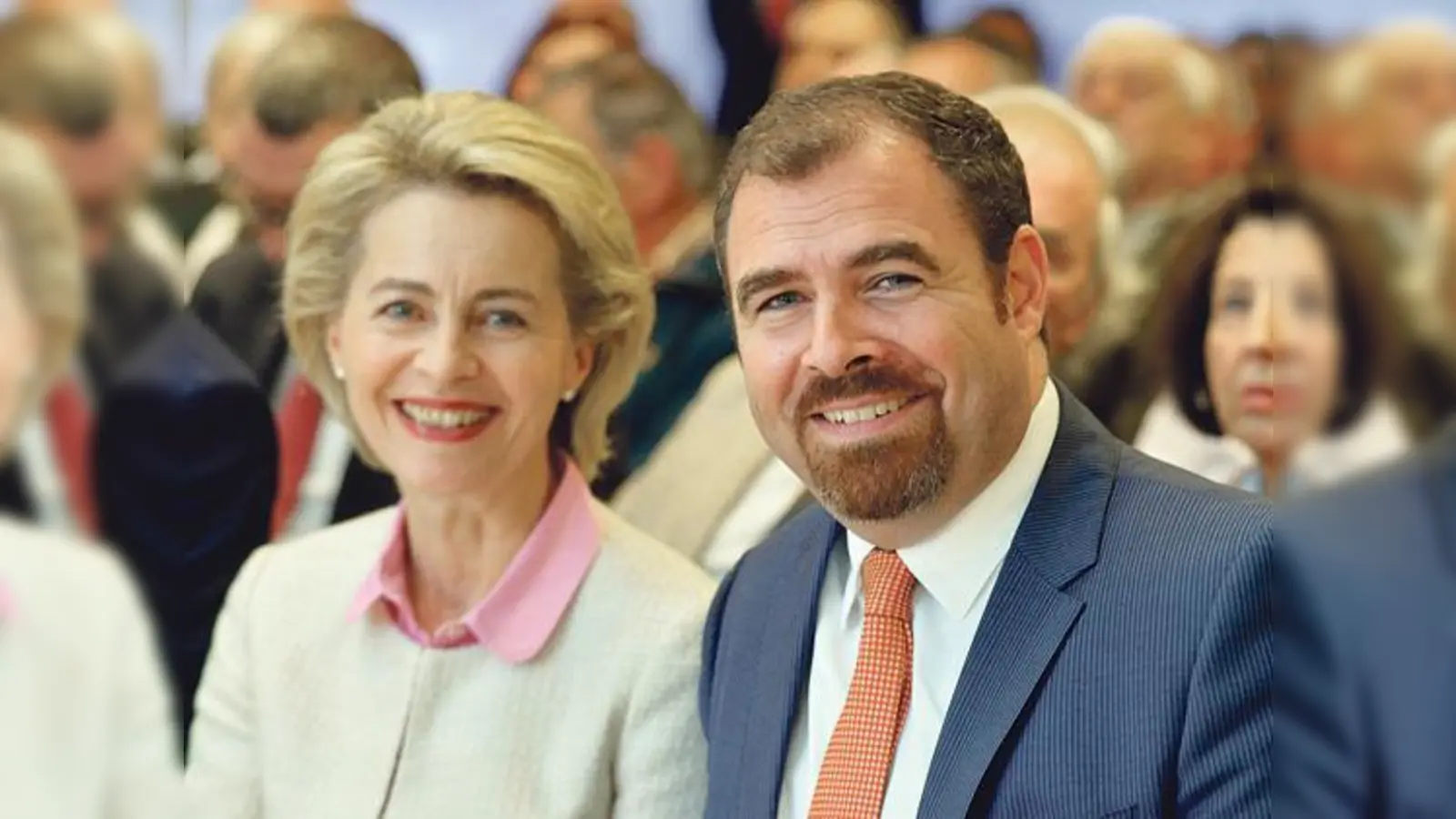 Bundesverteidigungsministerin Ursula von der Leyen und Bundestagsabgeordneter Florian Hahn. 	 (Foto: VA)