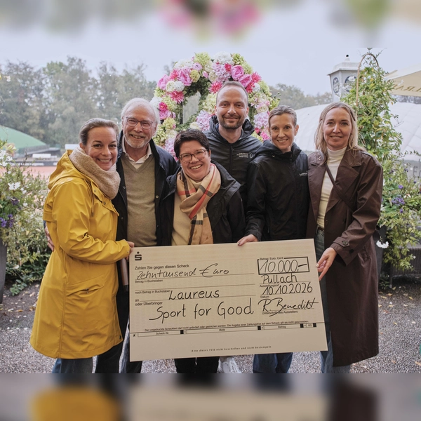 Scheckübergabe beim TCG Charity Cup an Laureus Sport for Good mit (von links) Alexandra Wachholz (Leiterin TCG-Geschäftsstelle), Roland Benedikt (TCG-Präsident), Monika Nowak-Rummel (TCG-Vorstand Mitglieder), Christian Fikentscher (Geschäftsführer Laureus Sport for Good), Claudia Jehl (Geschäftsführerin Laureus Sport for Good), Christin Müller ( Mercedes-Benz München). (Foto: Daskreativwerk, Alois Kunz)