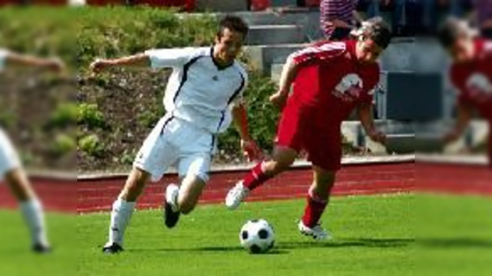 Gleich  (Foto: Stefan Frick bereitete das 1:0 vor mit einer klasse Einzelaktion auf dem Flügel, bei dem er seinen Gegenspieler mustergültig austanzte.)