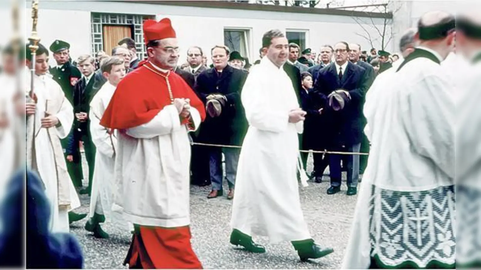 Erzbischof Julius Kardinal Döpfner weihte vor 50 Jahren die Pfarrkirche von St. Bartolomäus mit einem festlichen Gottesdienst ein. Zuvor gab es nur eine Zeltkirche.	 (Foto: VA)