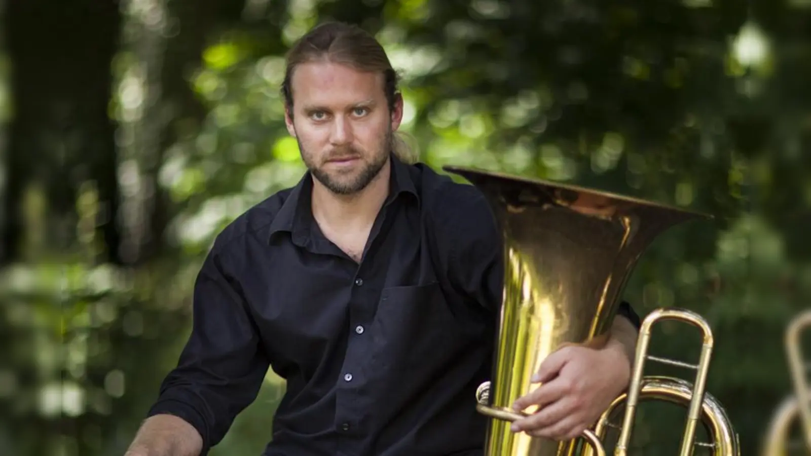 Der Musiker Andreas Martin Hofmeir gastiert am 27. September im Kultur im Oberbräu. (Foto: Philippe Gerlach)