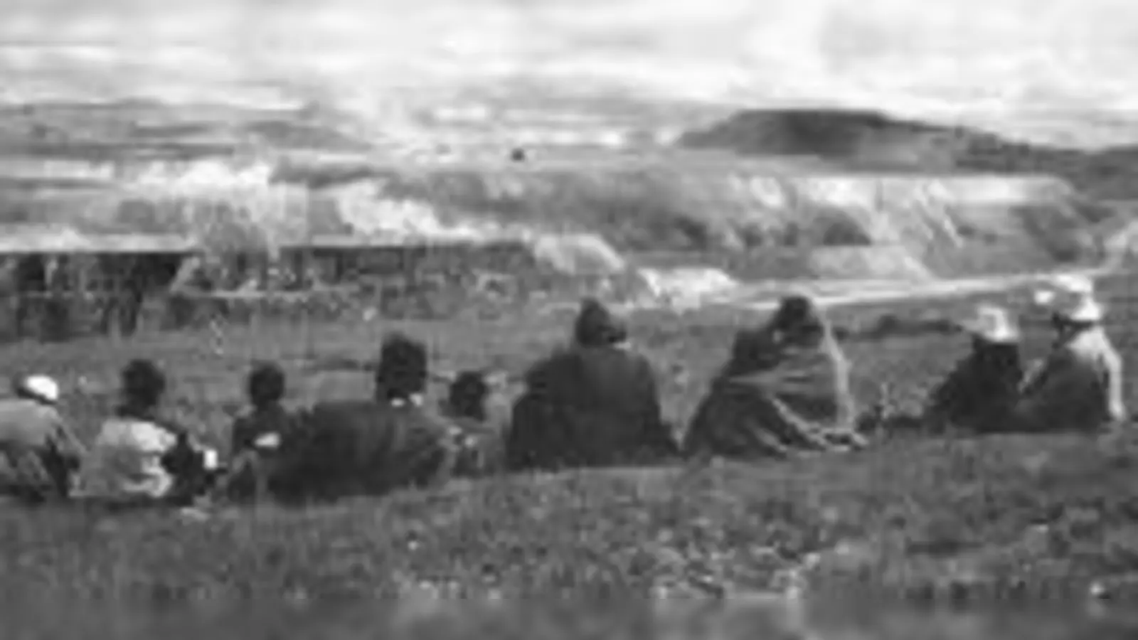 Sieht idyllisch aus, ist aber harte Realität: Bergwerkarbeiter vor den Peruanischen Bergen.  (Foto: VA)