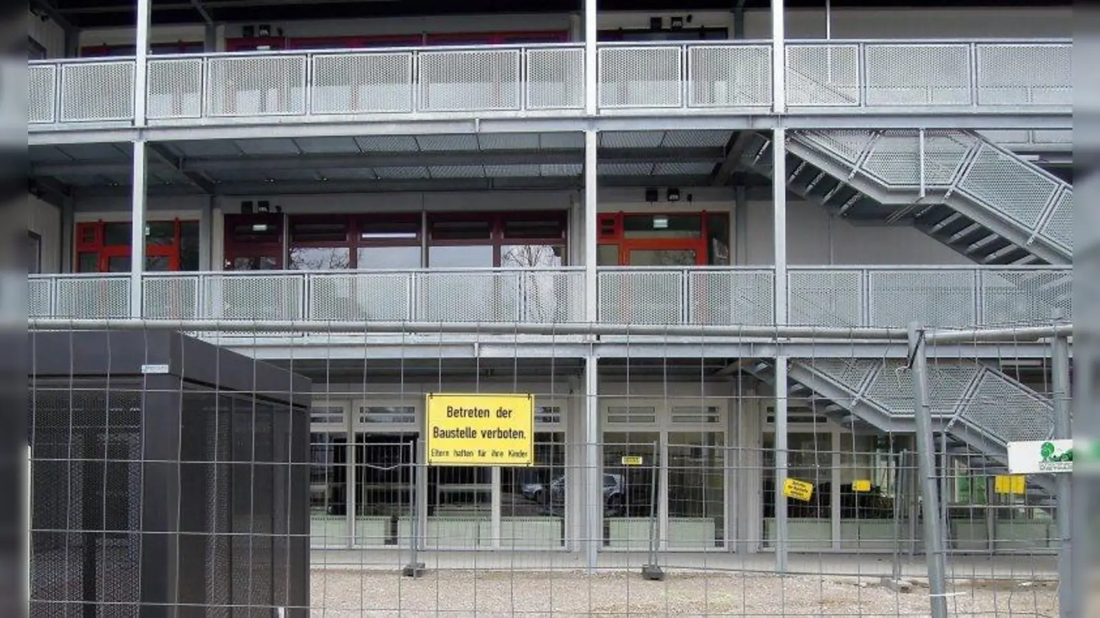 Das neue Gebäude soll zum eine Heimat für die Tagesheimgruppen der Konrad-Celtis-Grundschule sein. Zum anderen soll es dort aber auch Klassenräume geben und eine Mensa mit Versorgungsküche. (Foto: jb)