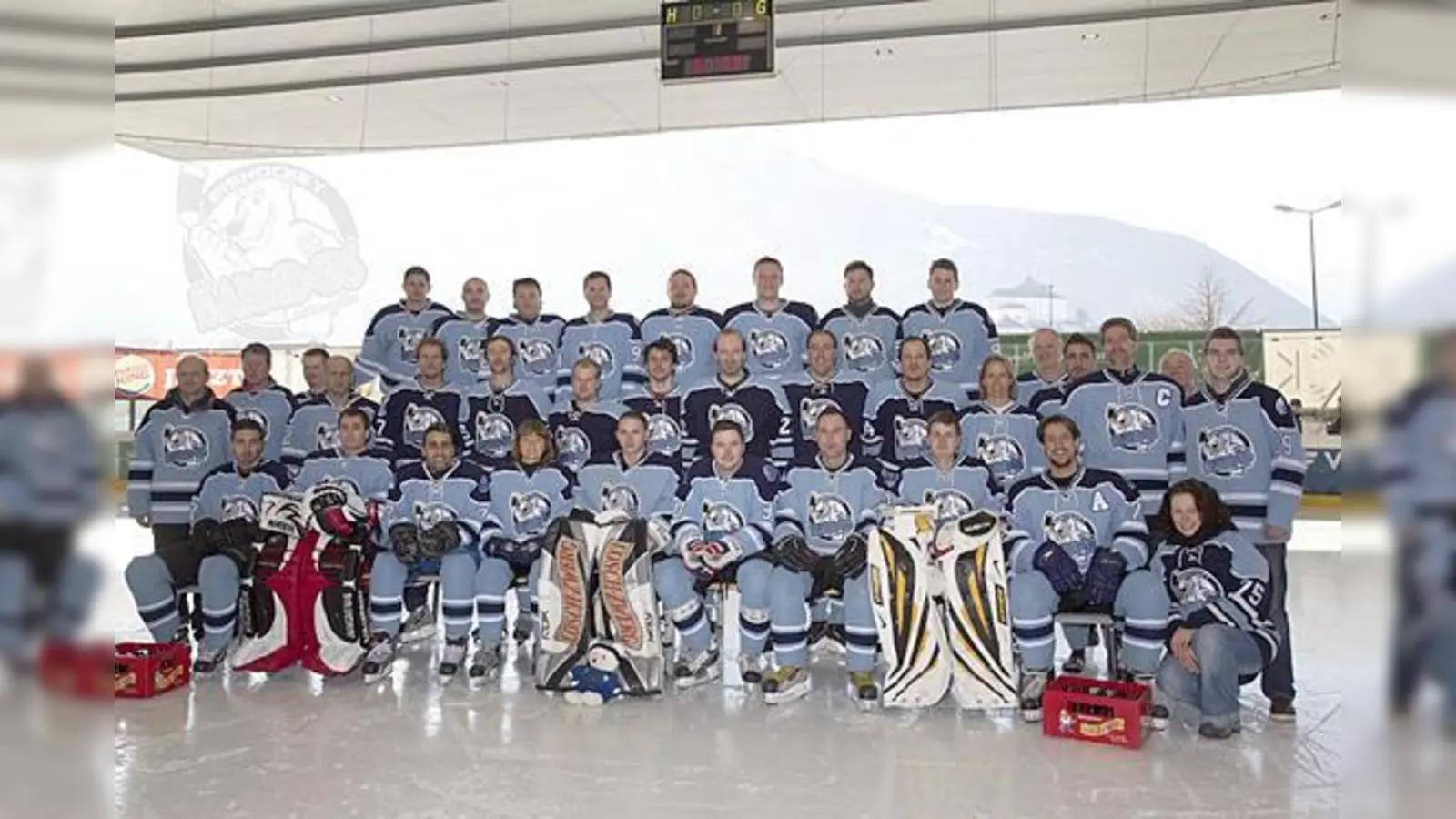 Die Isarriders entstanden 2001 aus dem ehemaligen Barons Fan Team. Nun geht es für die Münchner Eishackler in die Glitzerstadt Las Vegas.  (Foto: VA)