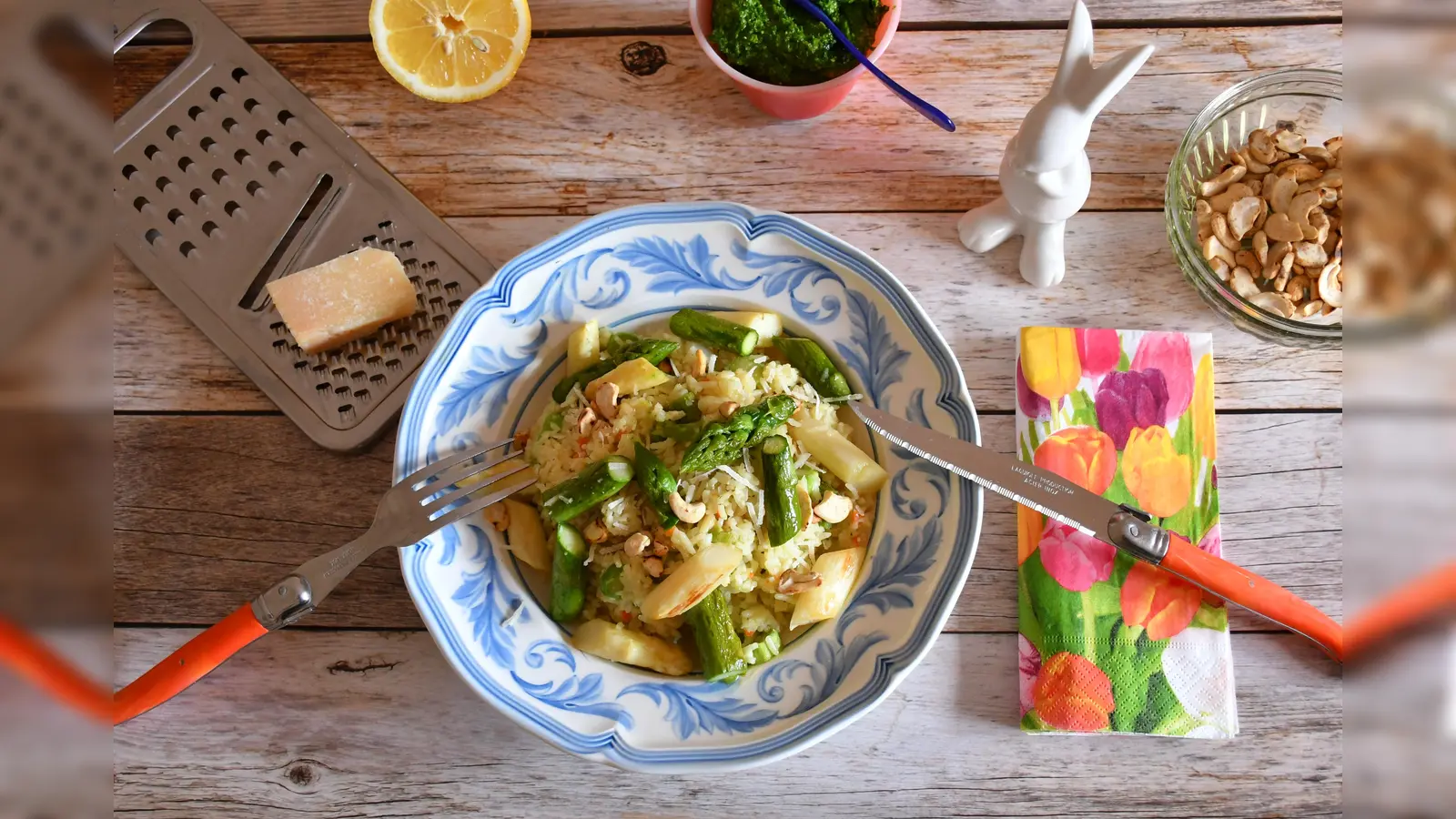 Das schmeckt: Spargelrisotto aus weißem und grünem Spargel. (Foto: VSSE e.V. / Isabelle Bohnert)