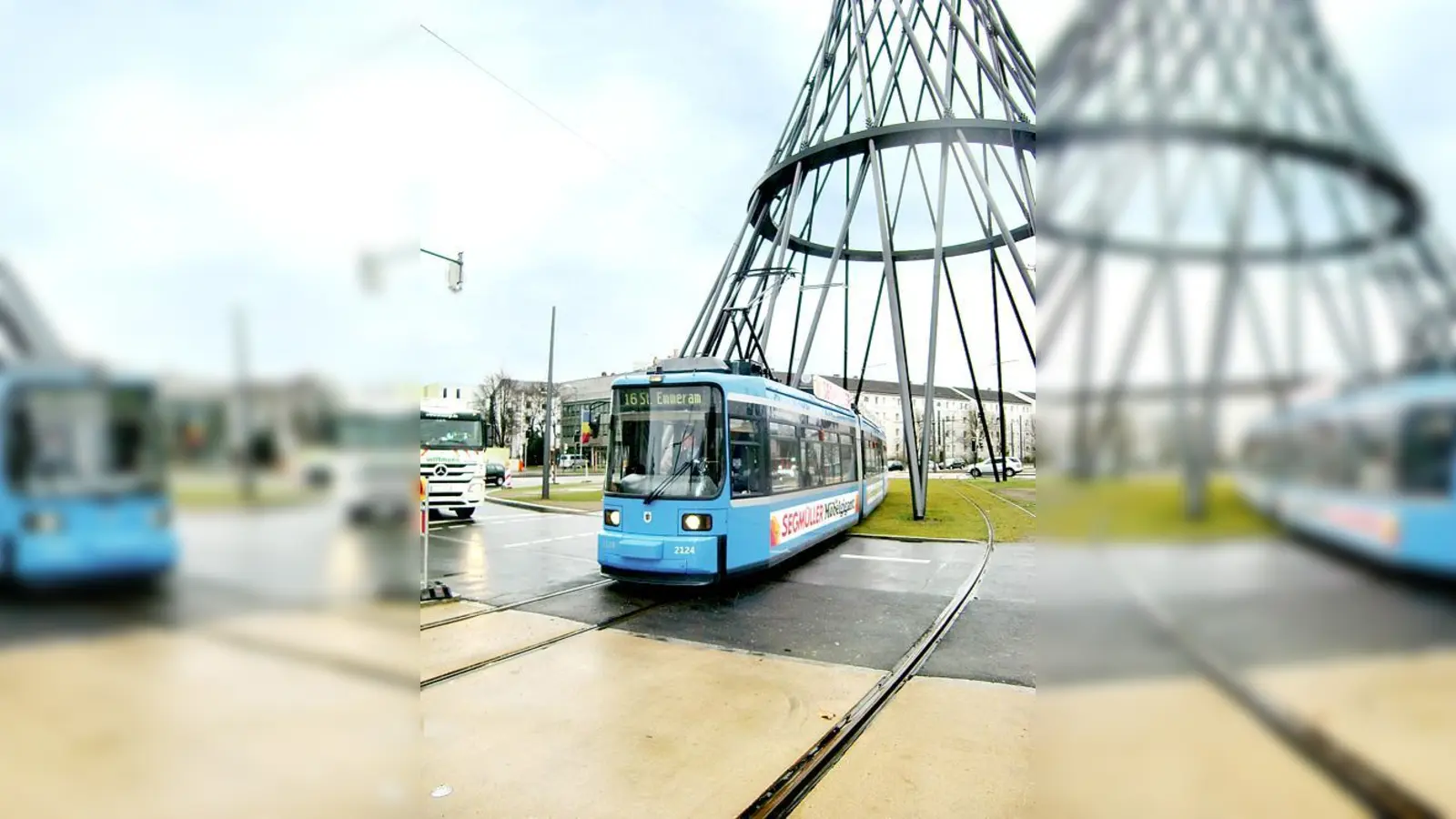 Bei der Probefahrt ging es schon mal unter der Mae West durch (rechts). Am Samstag, 10. Dezember, können alle Bürger kostenlos die neue Trasse testen.	Karte: MVG,  (Foto: ikb)