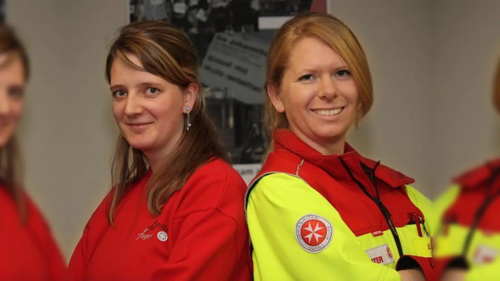 Die Johanniter-Jugendgruppenleiterin Florina Ackermann (l.) und die Bereitschaftsleiterin Bettina  Augustin. 	 (Foto: Johanniter/Bieber)
