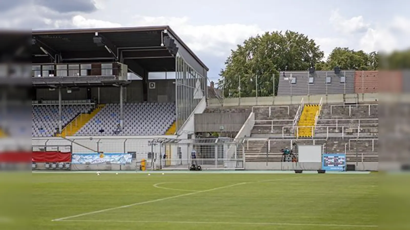 Leere Ränge: Giesings Höhen beim Derby.  (Foto: Anne Wild)