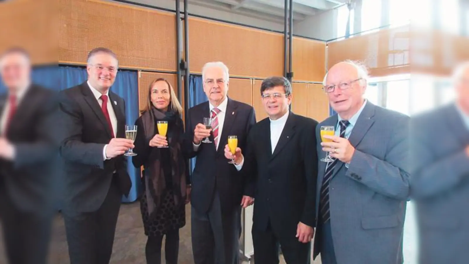 Bürgermeister Dietmar Gruchmann (v.l.), Nicola Gerhard, Alexander Bautzmann, Michael Ljubisic, Prof. Dr. Heinz-Gerd Hegering beim Empfang.	 (Foto: VA)