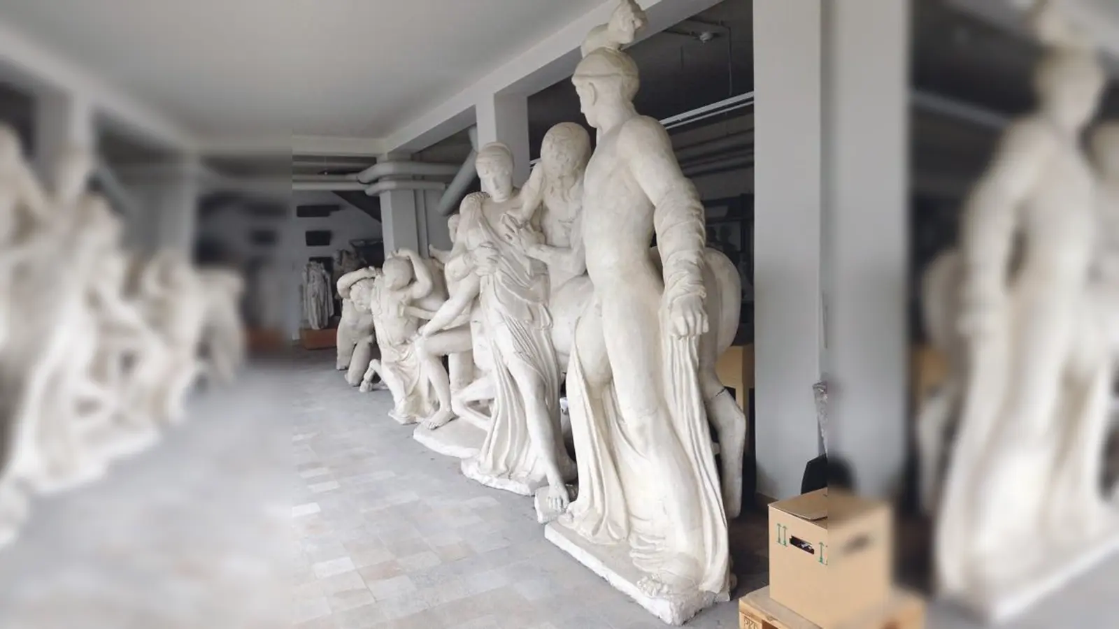 Das Wilhelmsgymnasium erhält 21 griechische Skulpturen aus dem Zeustempel von Olympia. 	 (Foto: Raoul Kager)