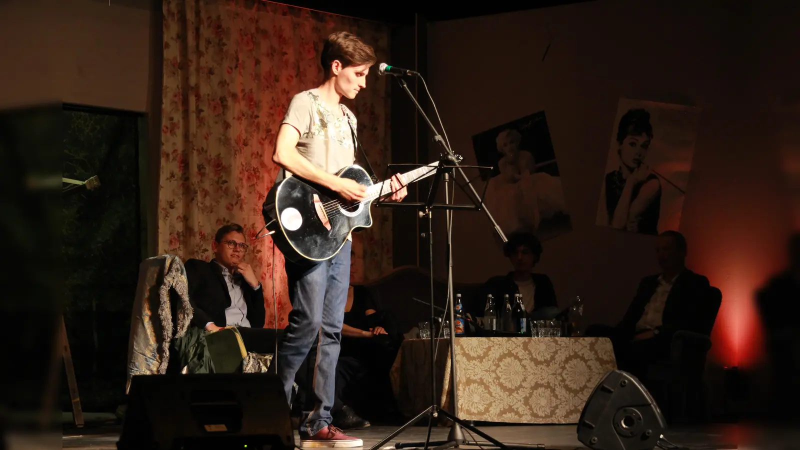 Schon beim letzten "Markt Schwaben unplugged"-Event im Theater am Burgerfeld waren Zuschauer wie Künstler restlos begeistert.  (Foto: Martin Riedl)