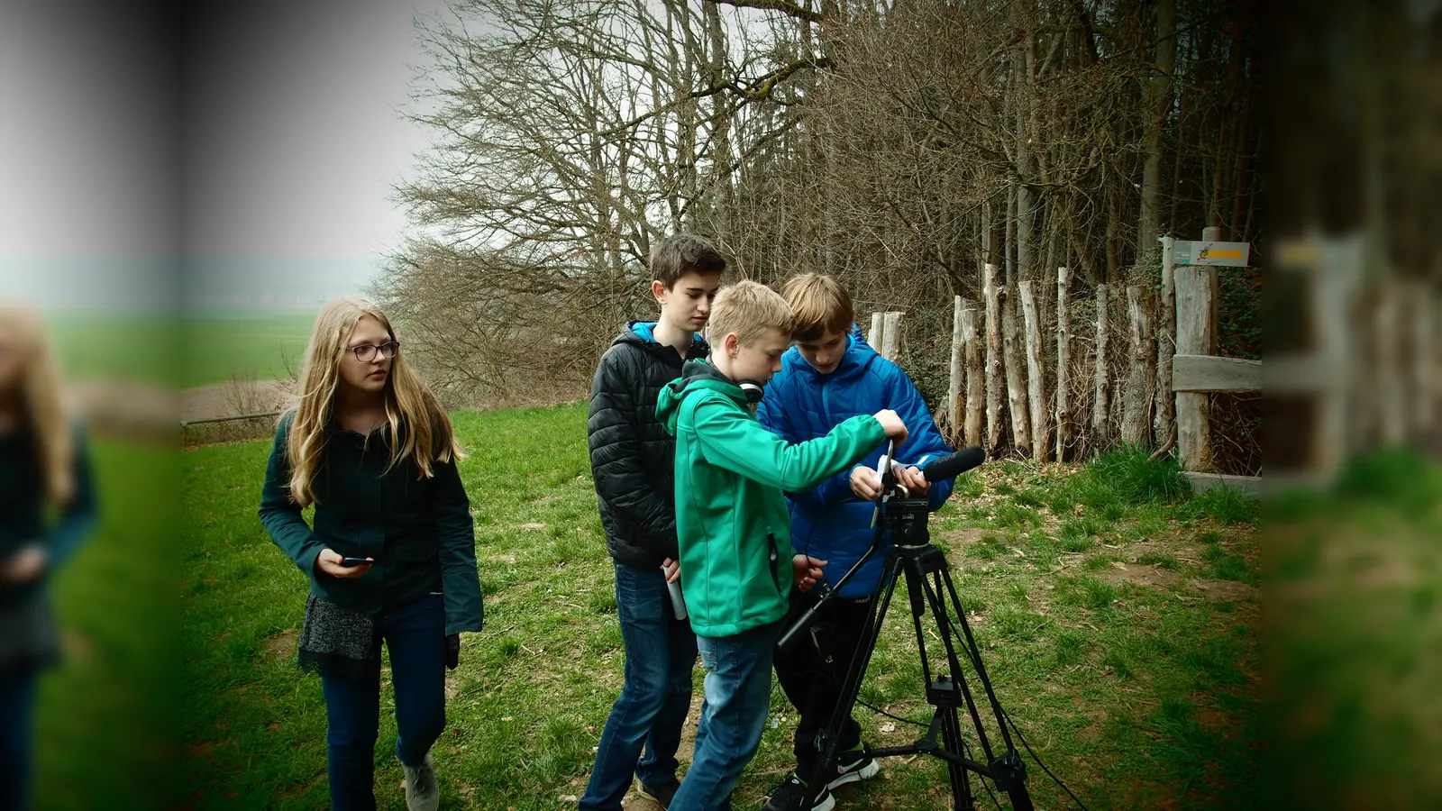 Unter Anleitung der Kulturwissenschaftlerin Alexandra Hessler können alle Interessierten an der Gestaltung eines neuen Audioguides im Stadtwald Ebersberg mitwirken. (Foto: MWU)