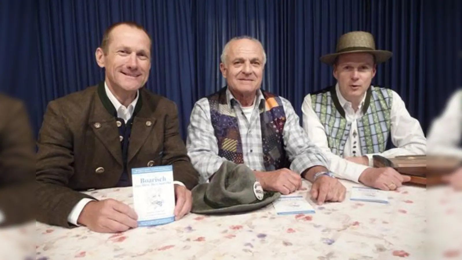 Überraschendes aus der bairischen Sprachgeschichte, lustige Verserl und urtypische Musik präsentieren Horst Münzinger, Ludwig Brandl und Anderl Lipperer am Freitag, 13. Januar, im Theater im Wirtshaus Am Hart.	 (Foto: VA)