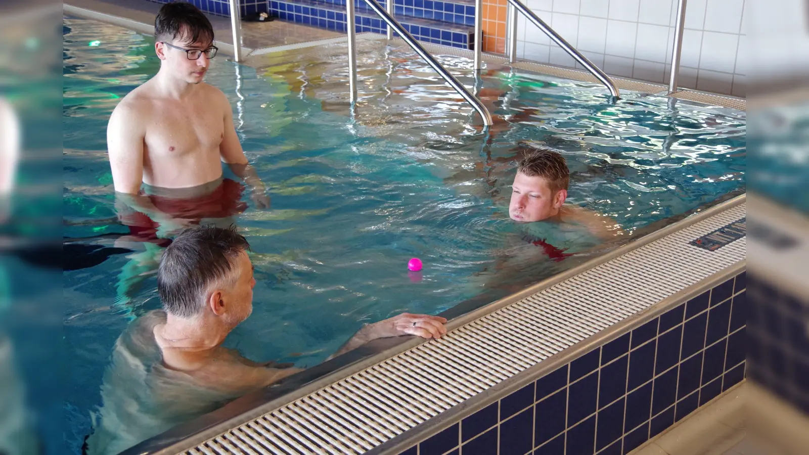 Ein Schwimmkurs speziell für Erwachsene wird ab Oktober geboten. (Foto: BRK Glonn)
