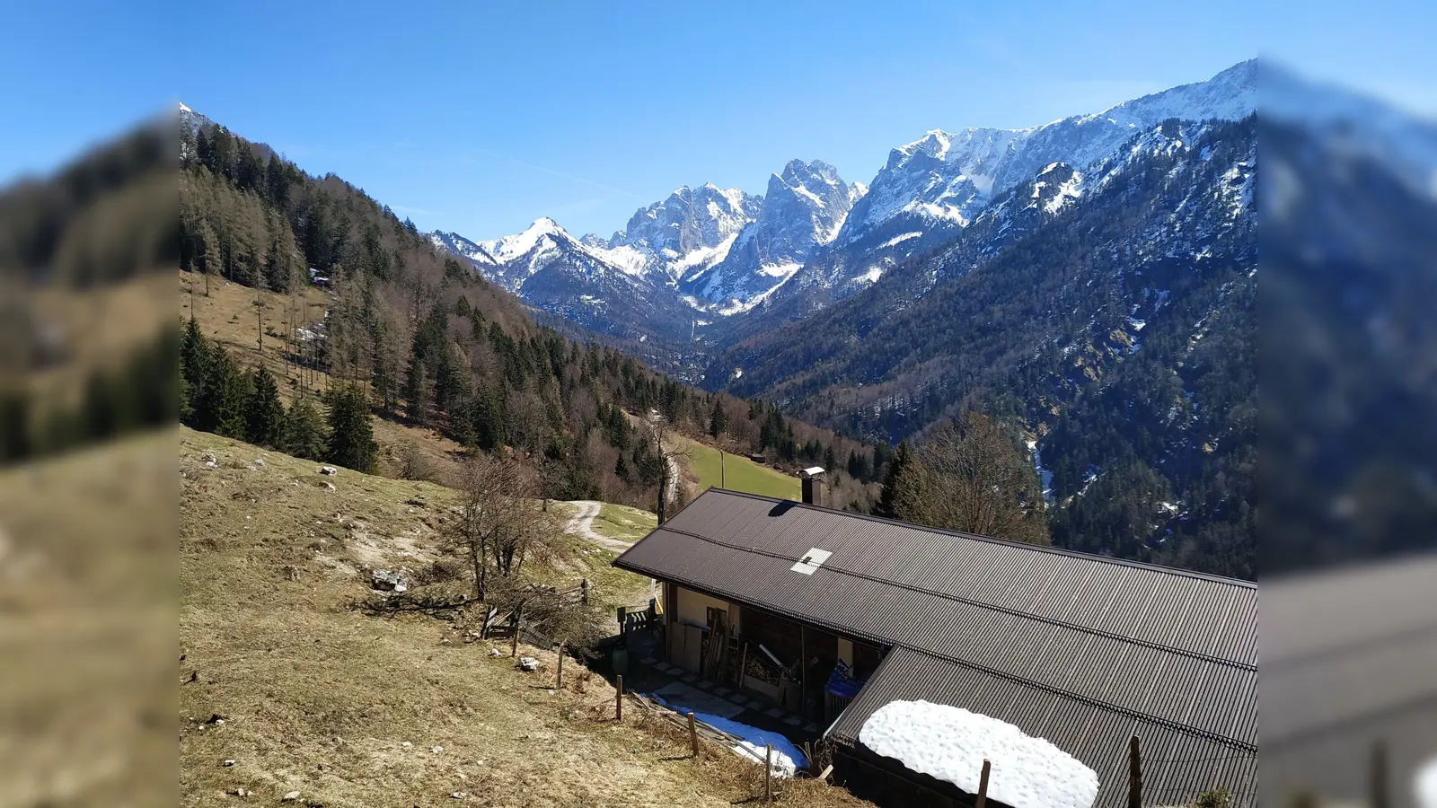 Zwischen Winter und Sommer: Kaum eine Jahreszeit ist so intensiv wie der Bergfrühling. (Foto: Stefan Dohl)