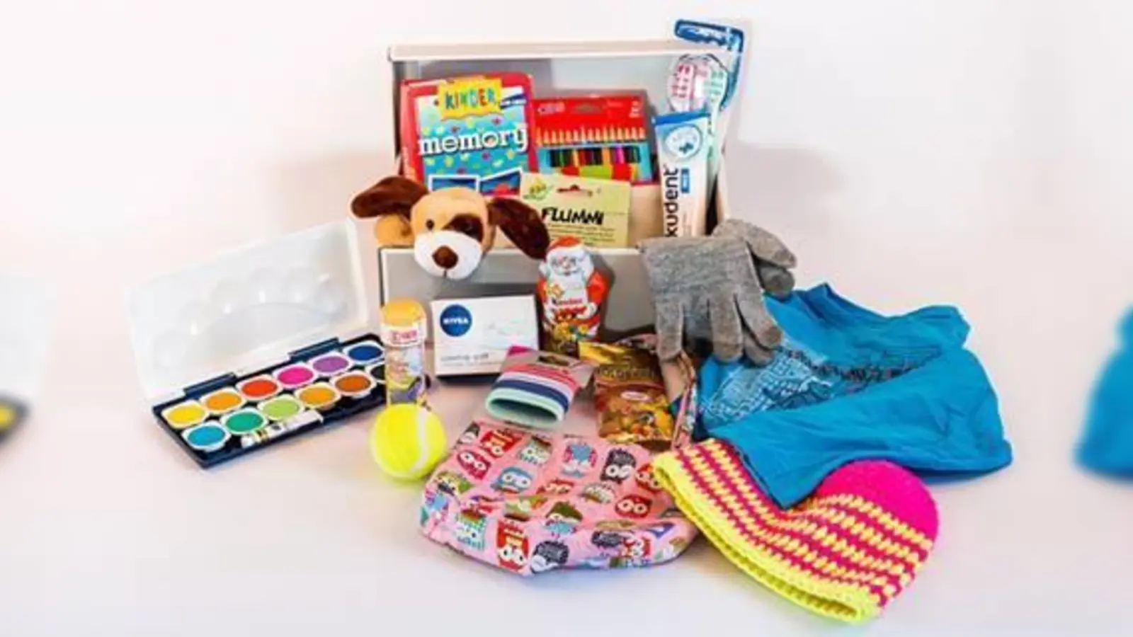 Noch bis zum 21. November kann man liebevoll eingepackte Päckchen für Kinder in Osteuropa bei der Erdwärme Grünwald abgeben.  (Foto: VA)