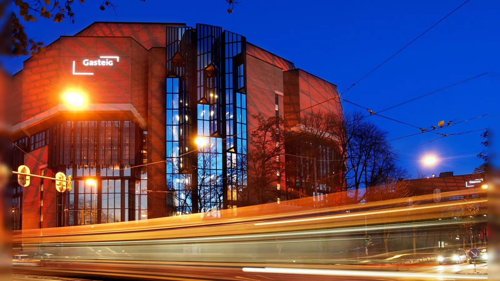 Das Gasteig-Gebäude an der Rosenheimer Straße wird weiterhin nicht leerstehen, sondern von Kreativen aller Art belebt werden. (Foto: Matthias Schönhofer)