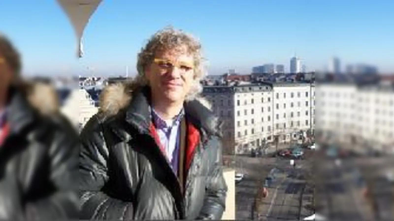 Über den Dächern Haidhausens  Christian Horn oberhalb des Orleansplatzes, wo morgen »Haidhausen on Ice« startet.	 (Foto: sd)