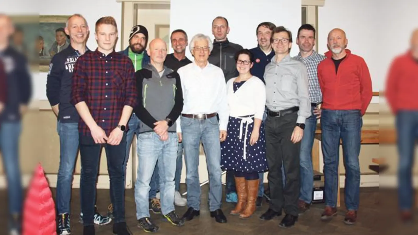 Alte und neue Vorstandschaft: Fred Gerber, Maxi Renner, Florian Stumpferl, Joachim Drobny, Thomas Meck, Georg Smolka,  Jens Kadner, Franziska Deml,  Jochen Griebel,  Willi Neureiter, Stefan Jurthe und Michael Stienen (v.l.).	 (Foto: Wilfried Hackenbroich)