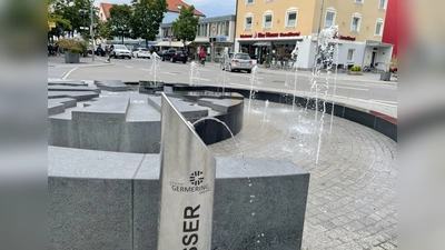 Die Wasserspiele am Kleinen Stachus werden jetzt durch einen Trinkwasserbrunnen ergänzt. (Foto: pst)