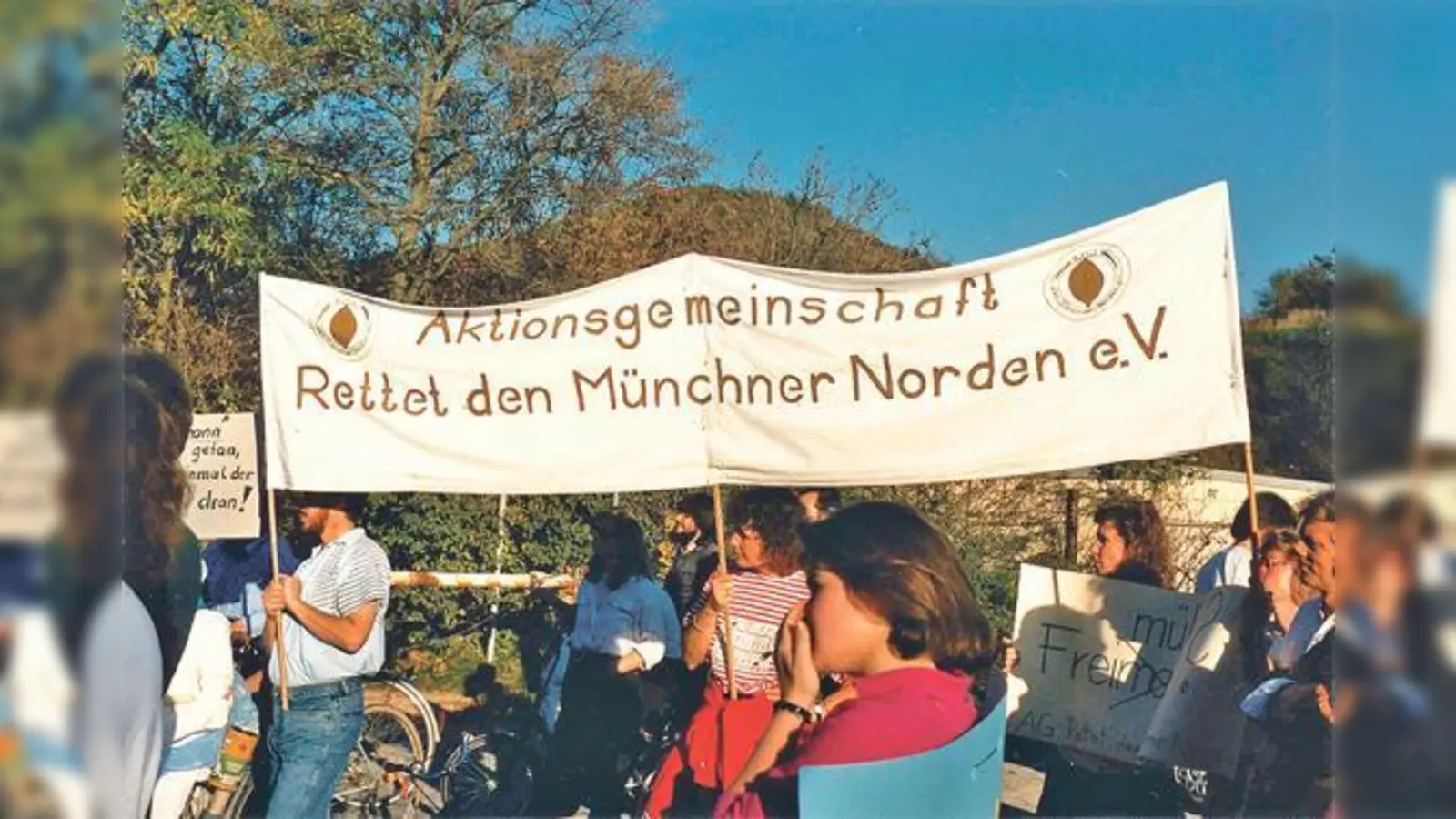 Diese Demo der Aktionsgemeinschaft »Rettet den Münchner Norden e.V.« ist ein Teil der Freimanner Stadtgeschichte, die im Stadtteilarchiv in der Mohr-Villa erzählt wird.	 (Foto: Mohr-Villa Stadtteilarchiv Freimann)