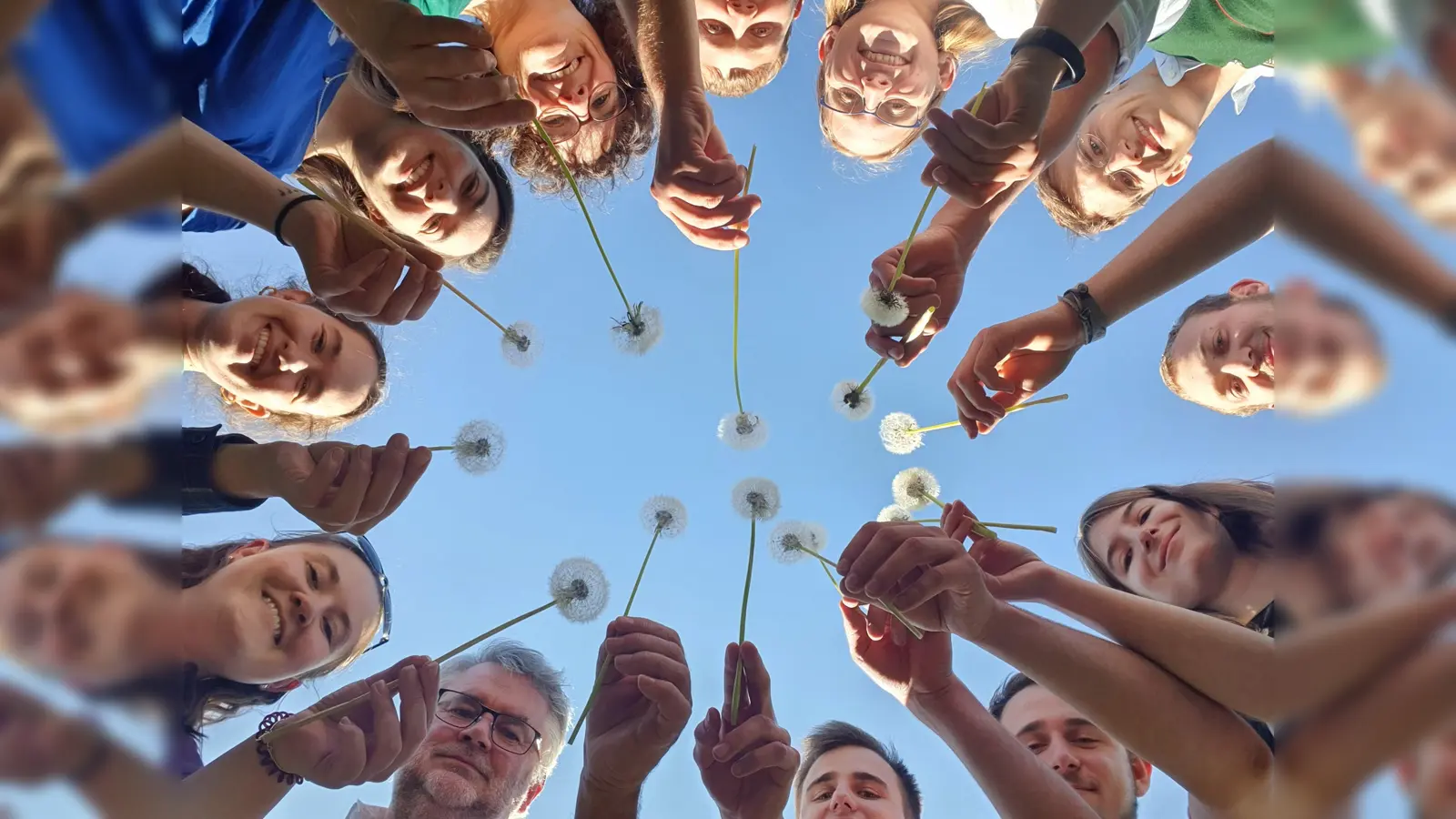 Die Pusteblume ist das Symbol der diesjährigen Jugendwallfahrt: Sie verdeutlicht den Schwebezustand zwischen Vergangenheit und Zukunft. (Foto: KaJu Weilheim)
