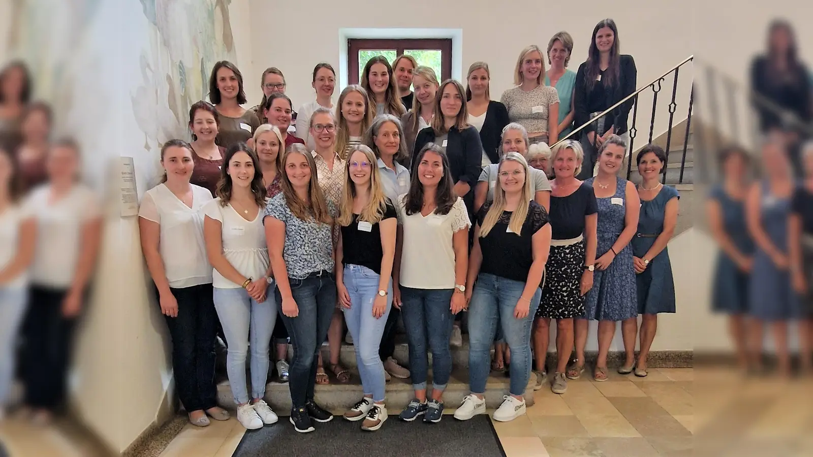 22 neue Studierende wurden an der Landwirtschaftsschule Ebersberg, Abteilung Hauswirtschaft, von ihren Lehrern zum Semesterstart begrüßt. (Foto: AELF Ebersberg-Erding)