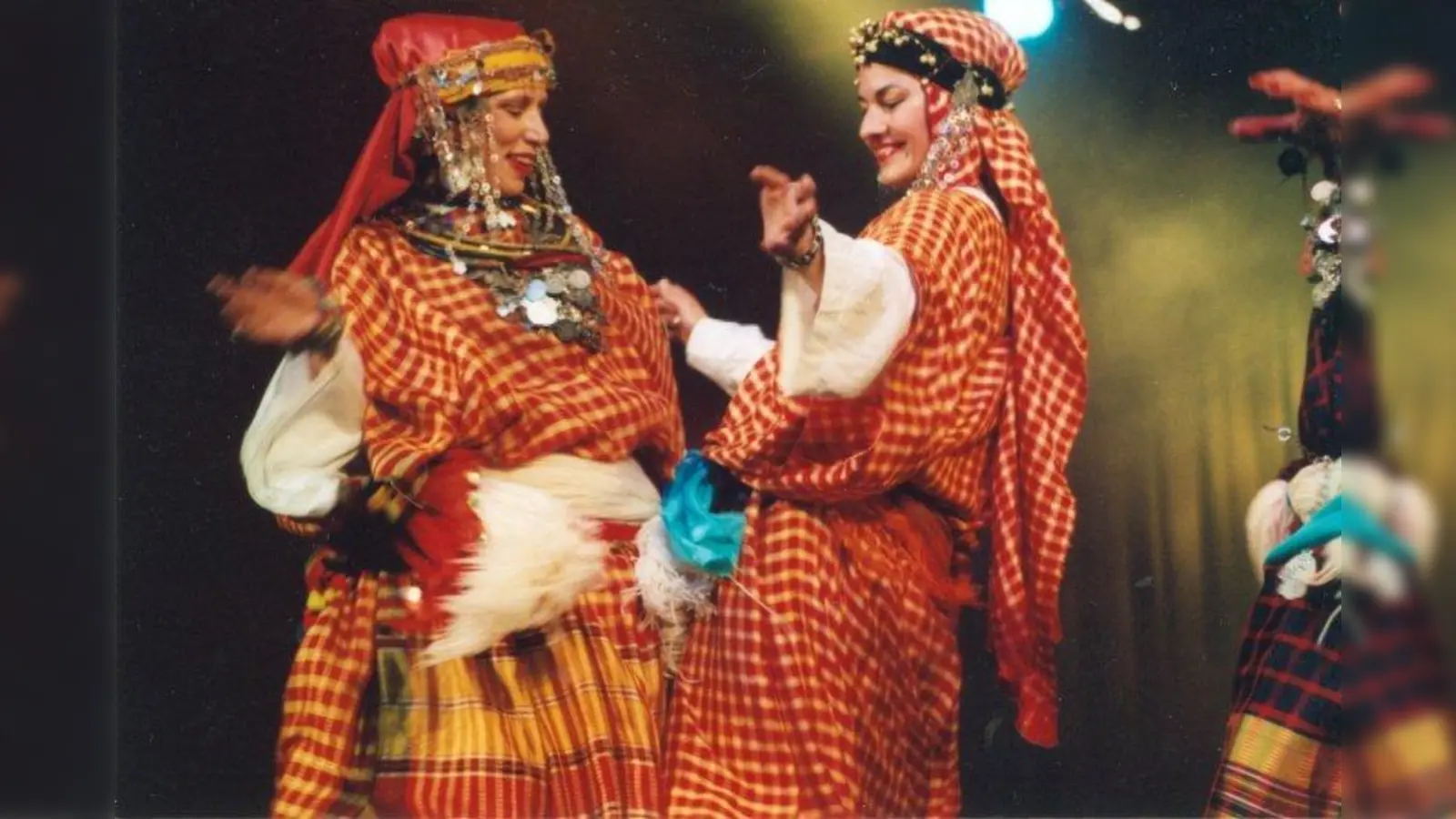 Die Tanzgruppe „Die WüstenTöchter” führen ihre Zuschauer in die faszinierende Welt Nordafrikas. (Foto: Interim)