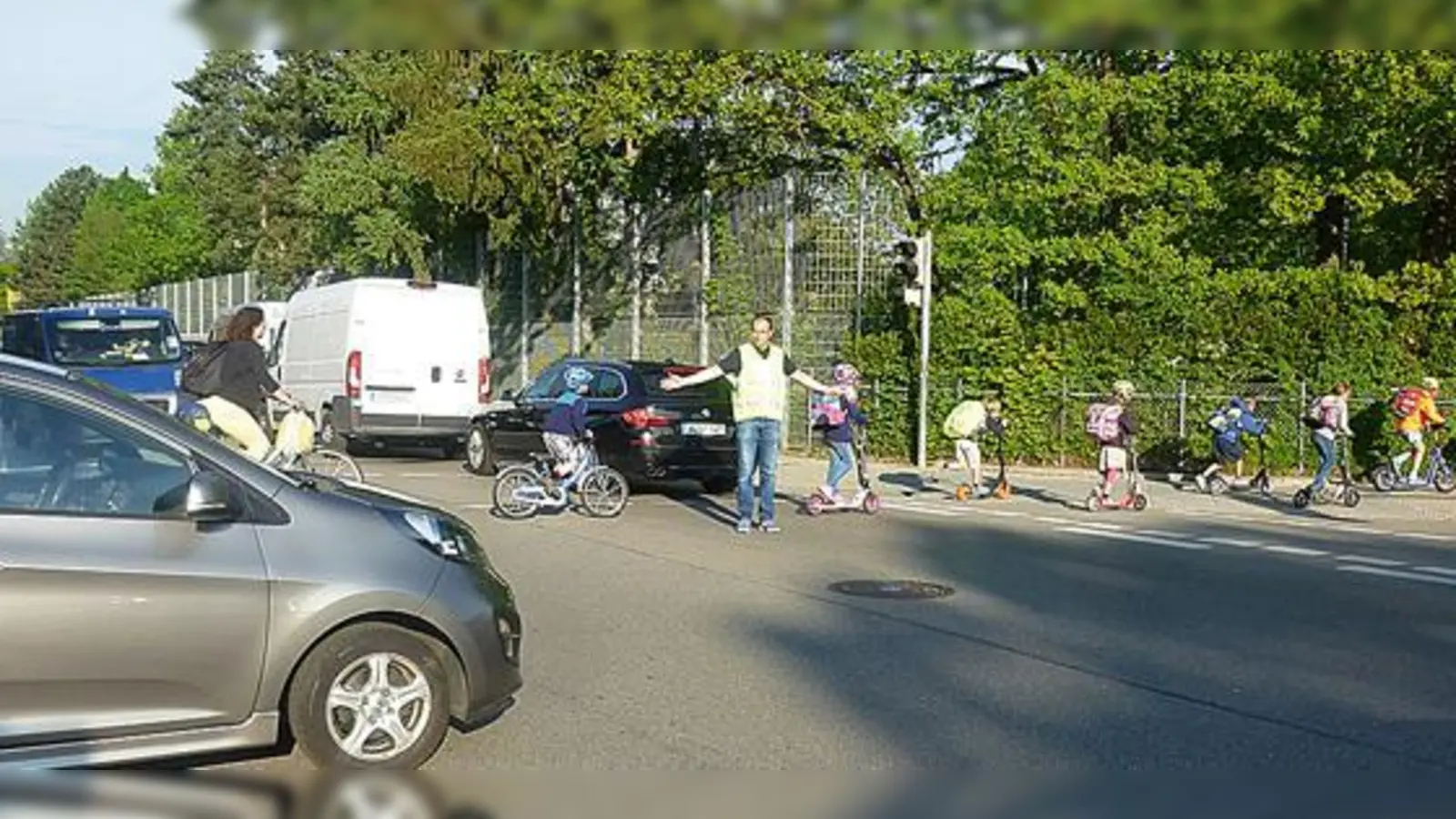 Die Schulweghelfer haben allerhand zu tun und freuen sich über Verstärkung.	 (Foto: MO)
