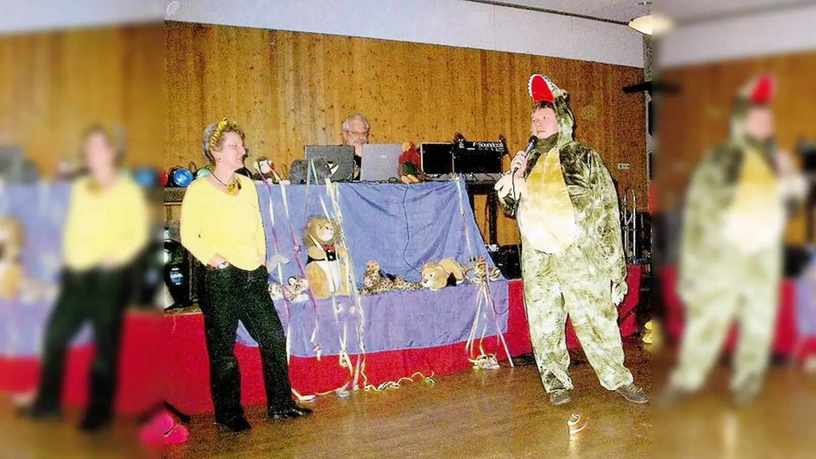 Im letzten Jahr begrüßte Monsignore Cambensy die Gäste als Krokodil.	 (Foto: Privat)