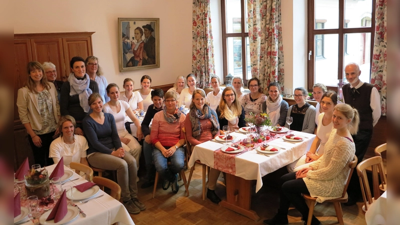 Das Semester der Teilzeitschule für Hauswirtschaft und das Lehrerkollegium stellen sich vor. (Foto: VA)