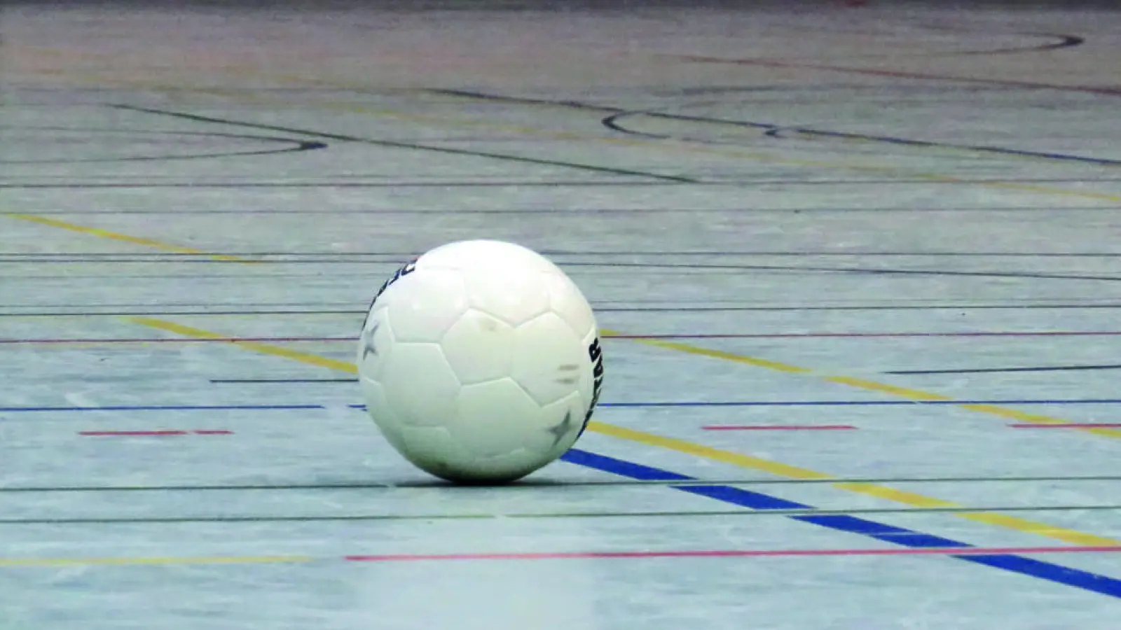 Statt nur in der Halle würden Stadtteilbewohner Volleyball gern auch im Freien spielen und wünschen sich dafür ein Beachvolleyballfeld. (Archivbild: sb)