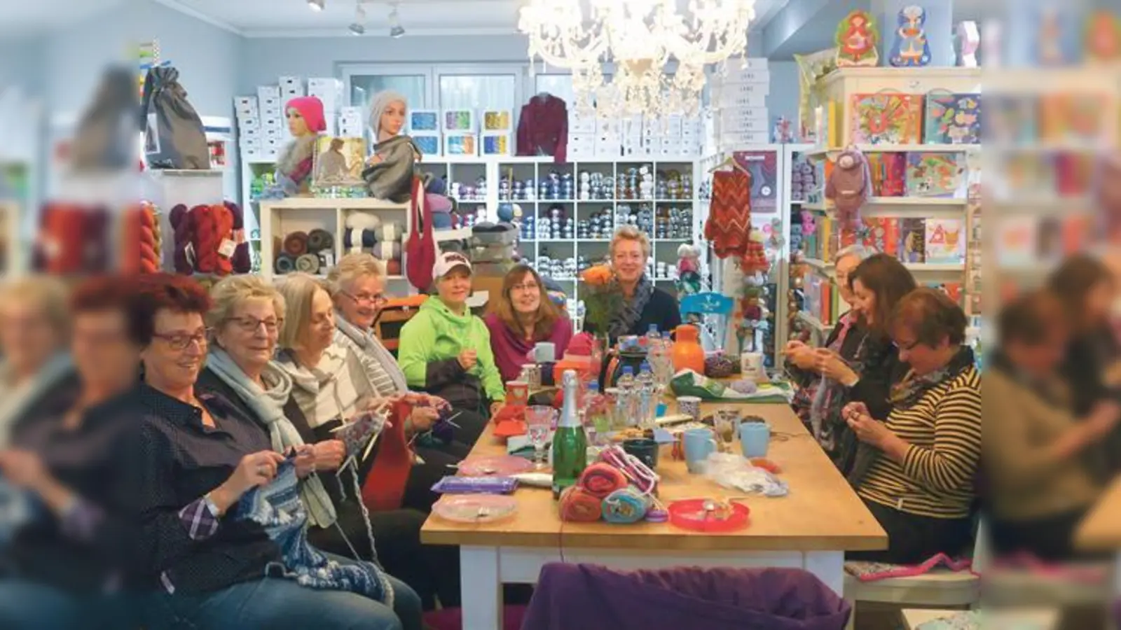 Die Truderinger Strickdamen strickten fleißig für die Weihnachtsaktion.	 (Foto: privat)