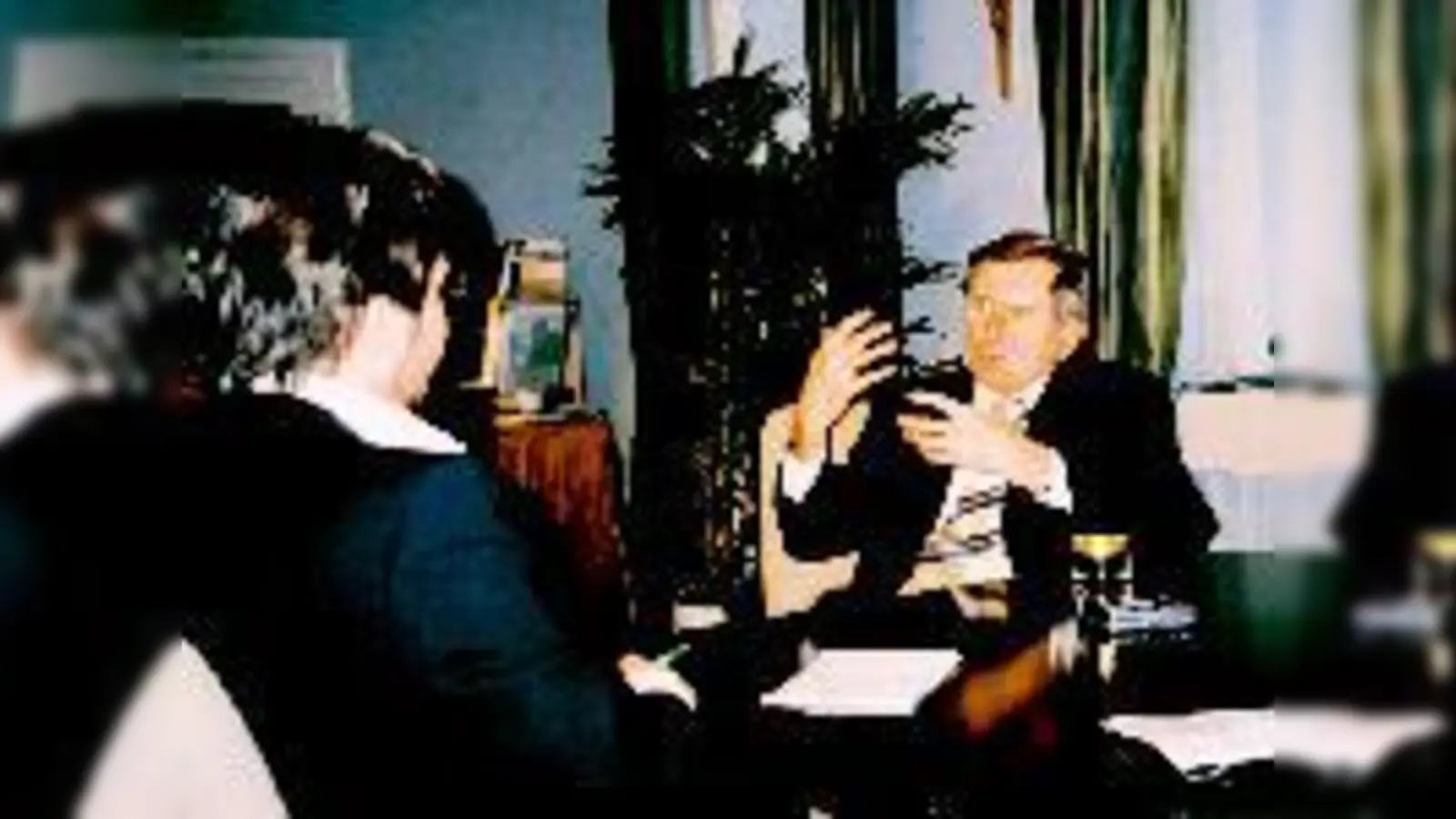 Geburtstagswunsch: Mehr Aufgaben! Der Landtagspräsident Alois Glück im Gespräch mit SamstagsBlatt-Redakteur Gerald Feind. 	 (Foto: Kronthaler)