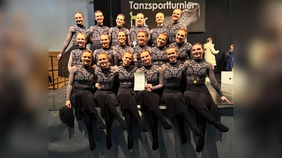 Die Schau-Solos der Jugendklasse und die Formationen der Hauptklasse des JTSC Karlsfelds gingen erfolgreich auf Punktejagd. (Foto: JTSC)