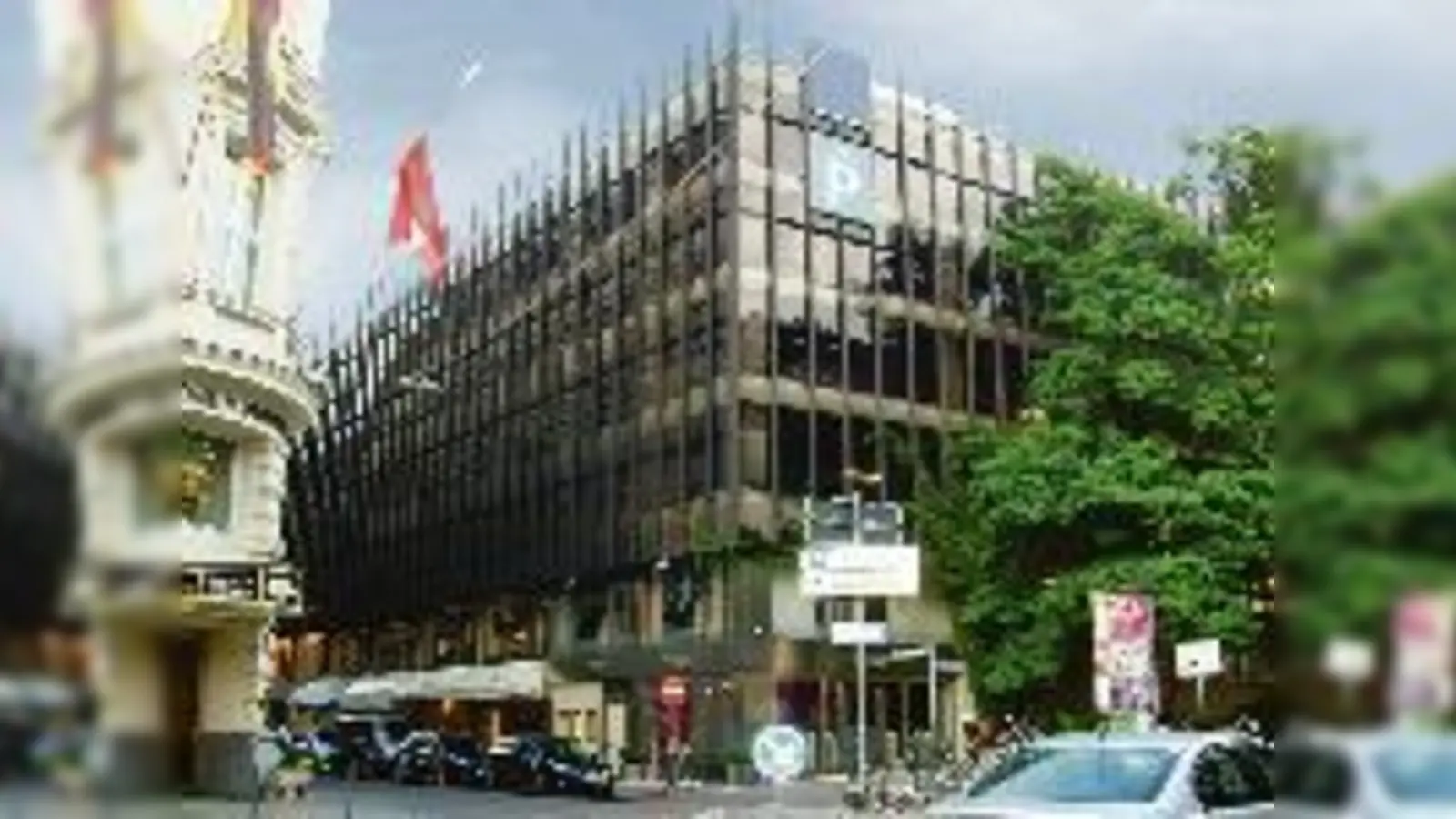 Soll bald abgerissen werden: das Parkhaus an der Hildegardstraße.  (Foto: js)