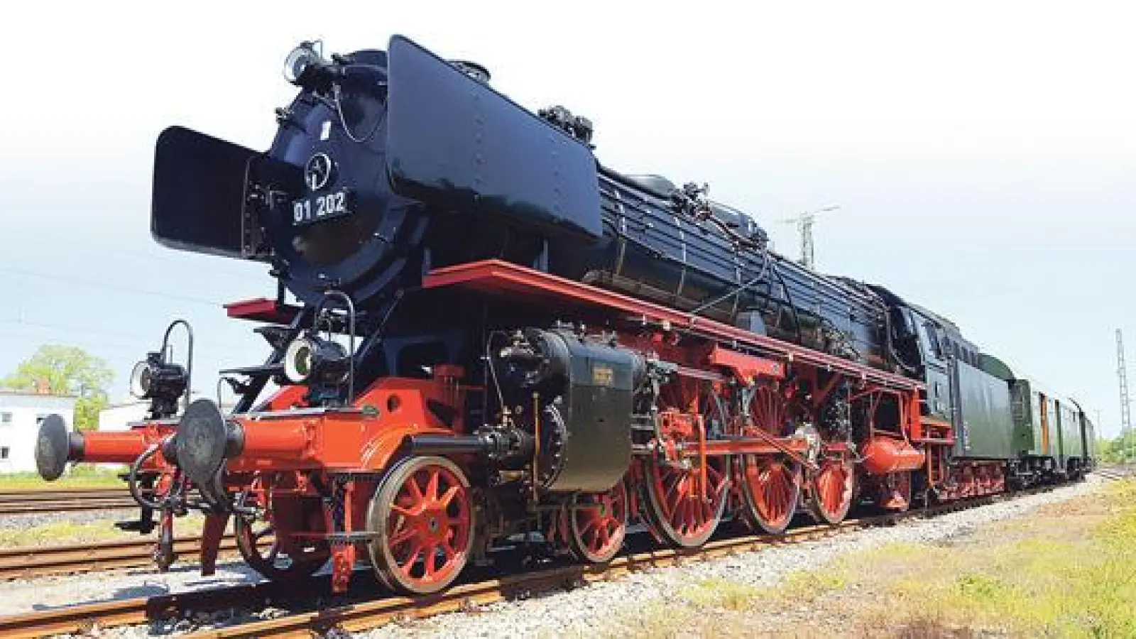 Majestätisch steht sie da, die »01 202«, bevor kraftvoll stampfend den Zug in Bewegung setzt.	 (Foto: VA)