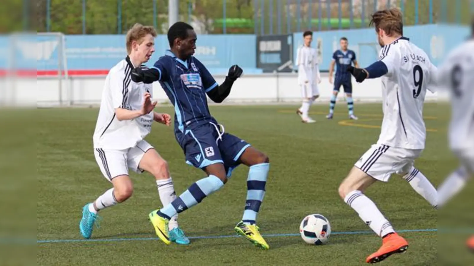 Torpremiere im Trikot der Löwen: Ousmane Boubacar.  (Foto: A. Wild)