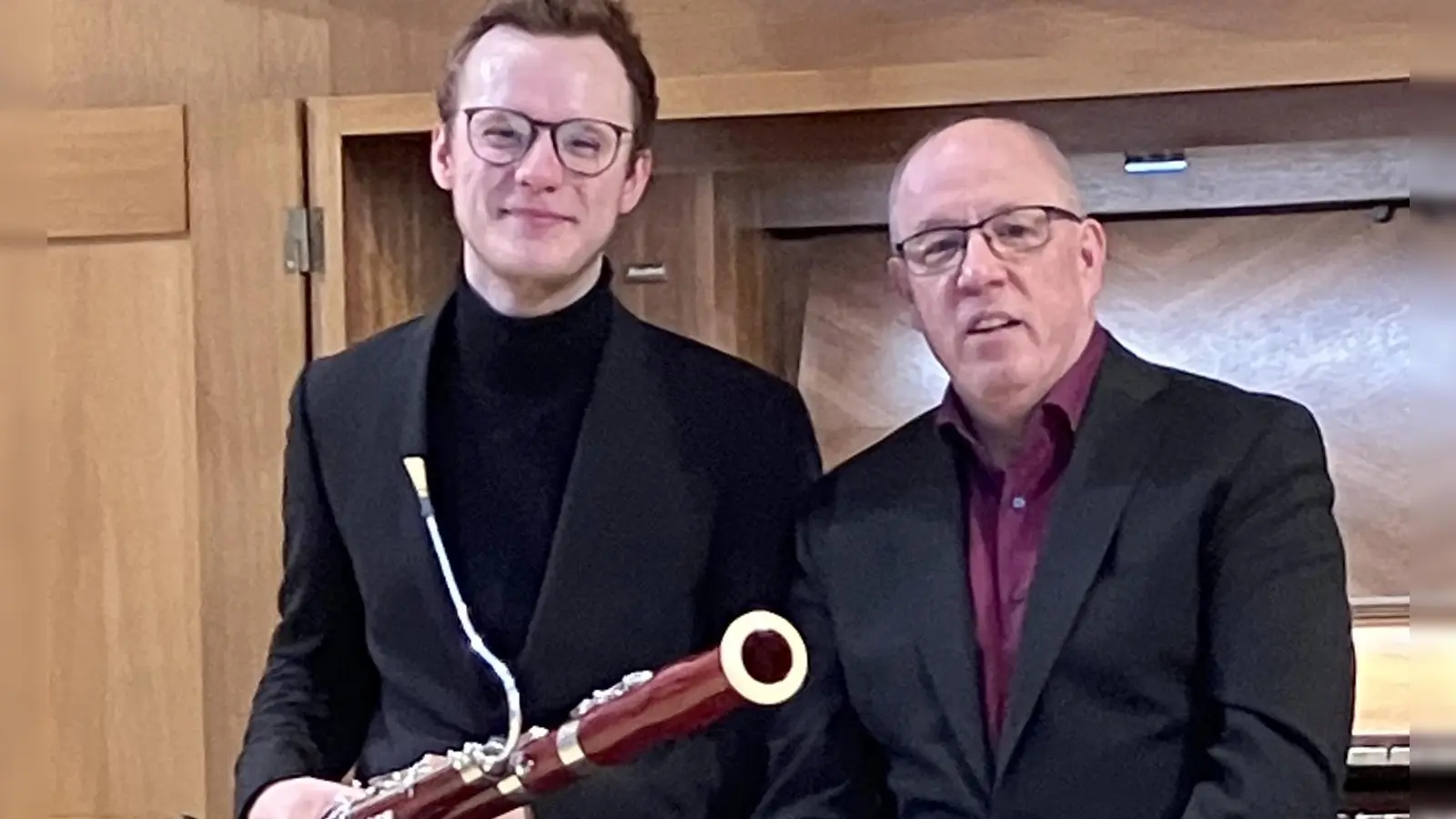 Es musizieren Elias Schneider am Fagott (links) und Klaus Geitner an der Simon-Orgel.  (Foto: Martin Funk)