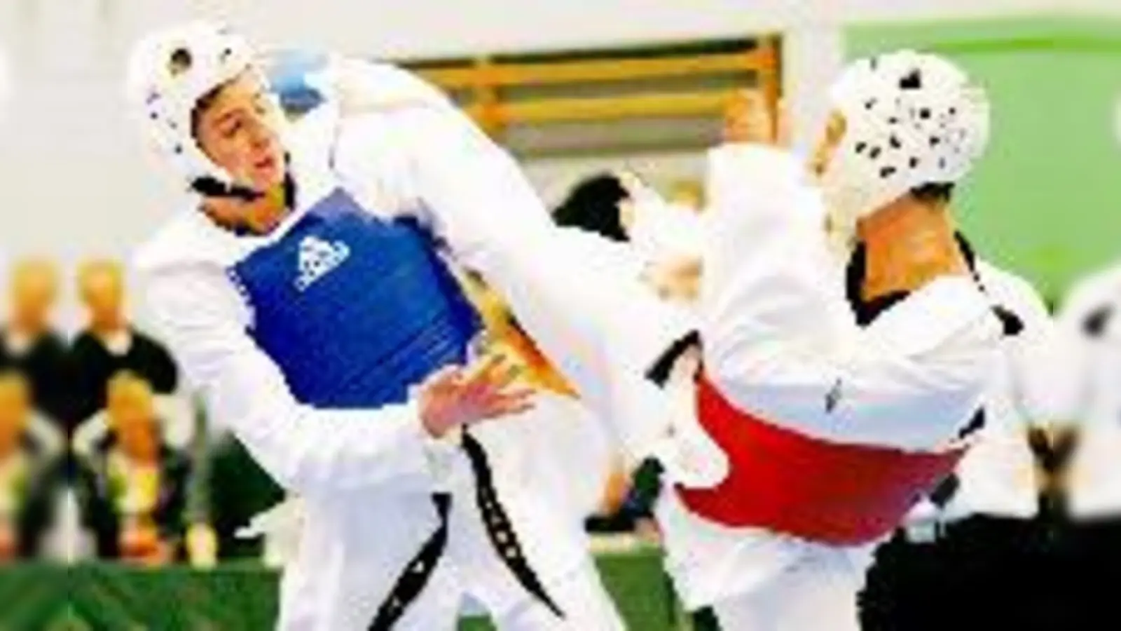 Die Top-Begegnung des Bundesliga-Turniers: Der Europameisterschaftsdritte Sebastian Rüdiger vom PSV (re.) kämpft gegen Philip Ulbrich, muss sich aber knapp geschlagen geben.	 (Foto: Verein)