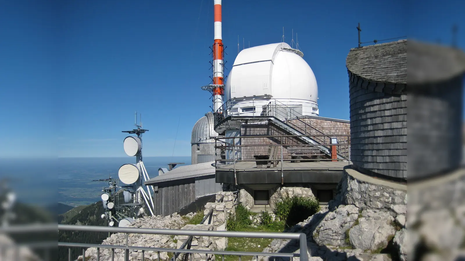 Am Gipfel des Wendelsteins steht ein Observatorium des Instituts für Astronomie und Astrophysik der Ludwig-Maximilians-Universität München. (Foto: CC BY-SA 3.0)