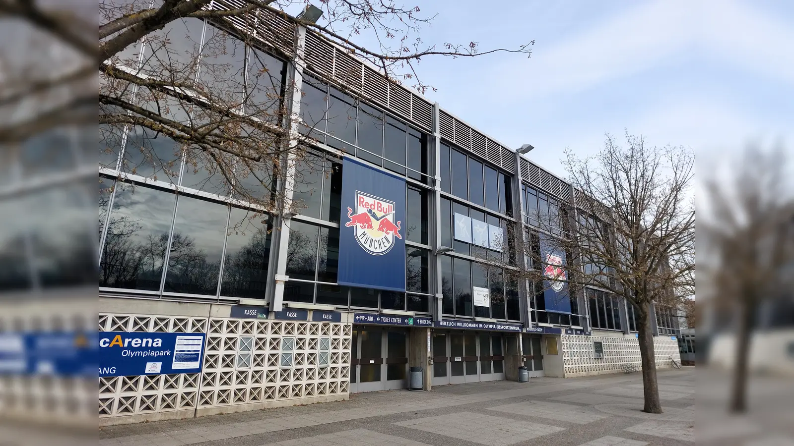 Das Olympia-Eisstadion ist zeitweise für den Publikumslauf geöffnet. Da freut man sich auf Ferien daheim! (Foto: bas)
