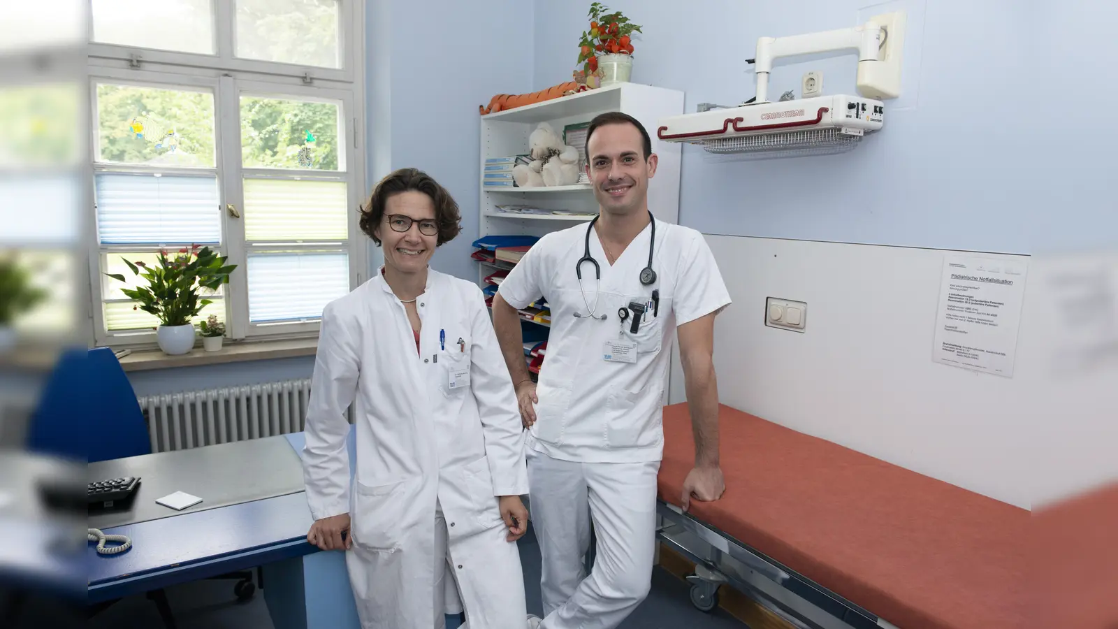 Ansprechpartner in der Jungensprechstunde der Kinderklinik München Schwabing: Oberärztin Dr. Katharina Warncke und Facharzt David Flores Rodriguez.  (Foto:  München Klinik)