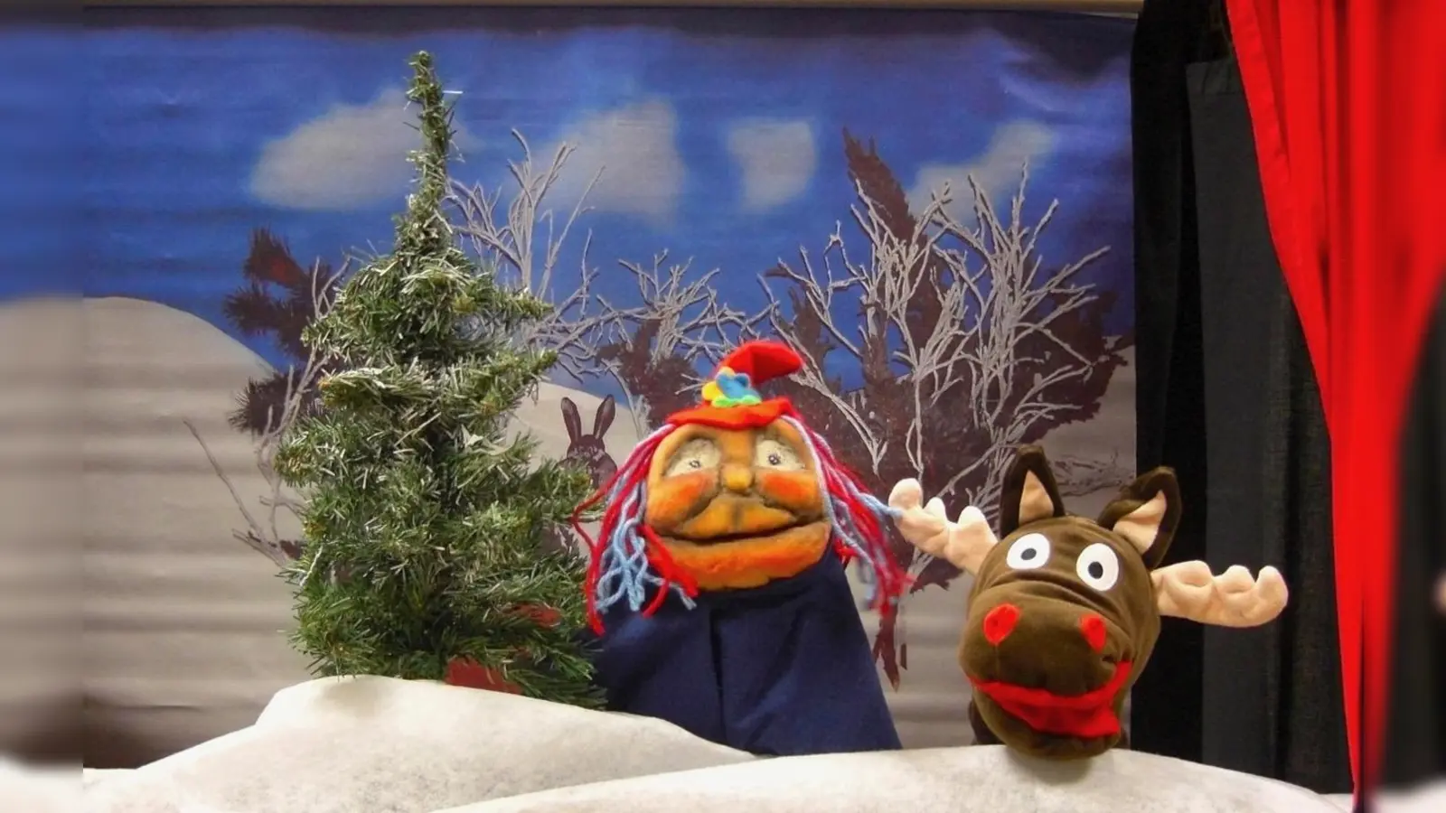 Susy Bergmann freut sich auf viele kleine und große Gäste beim Puppentheater.  (Foto: VA)