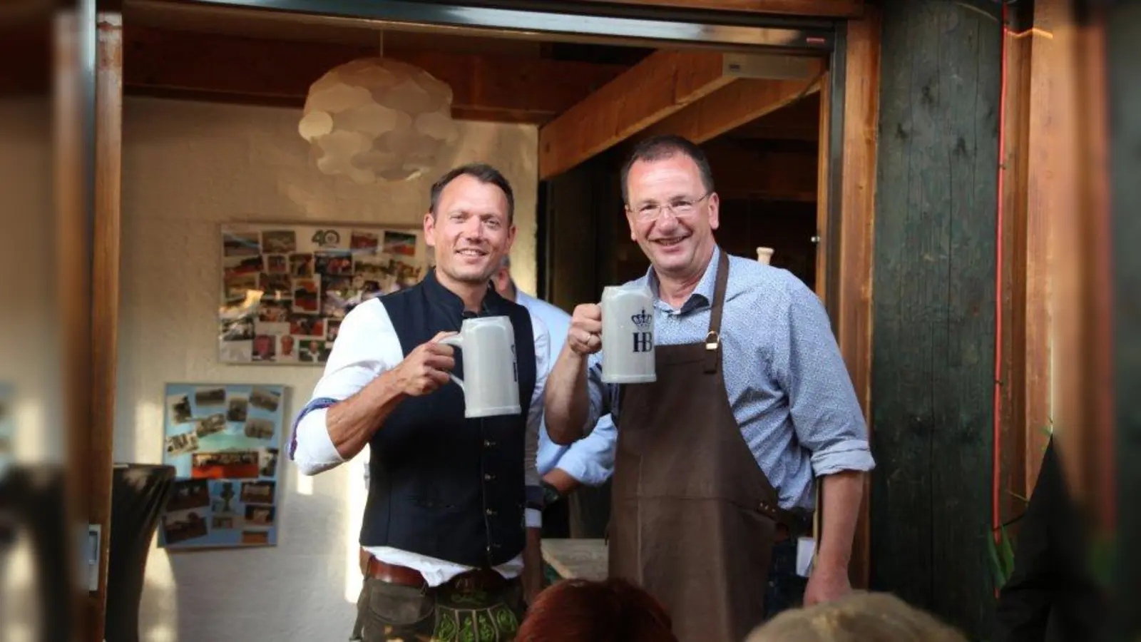 Auf 40 Jahre TCK: Vereinsvorsitzender Christian Rocke (l.) OB Andreas Haas. (Foto: TCK)