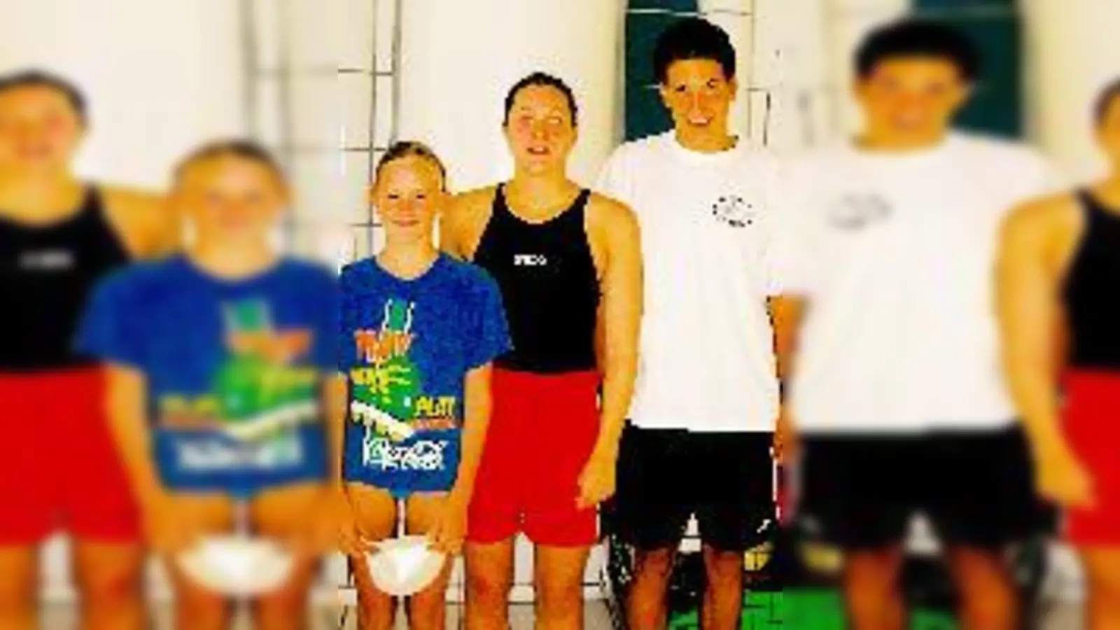 Die erfolgreichen Lohhofer Schwimmer zu Gast in Erlangen bei Idol Hannah Stockbauer (mi.).  (Foto: SVL)