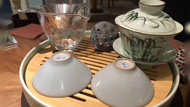 Eine Tasse Tee kostet in der Regel nicht 750 Euro – außer, man schüttet ihm dem Nächsten ins Gesicht. (Symbolbild: hw)