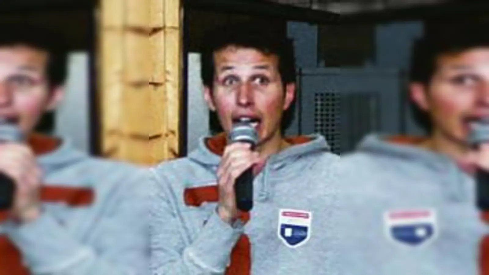 TV-Moderator Willi Weitzel animierte die Schüler der Paulckeschule  zum  Mitmachen.  (Foto: ks)