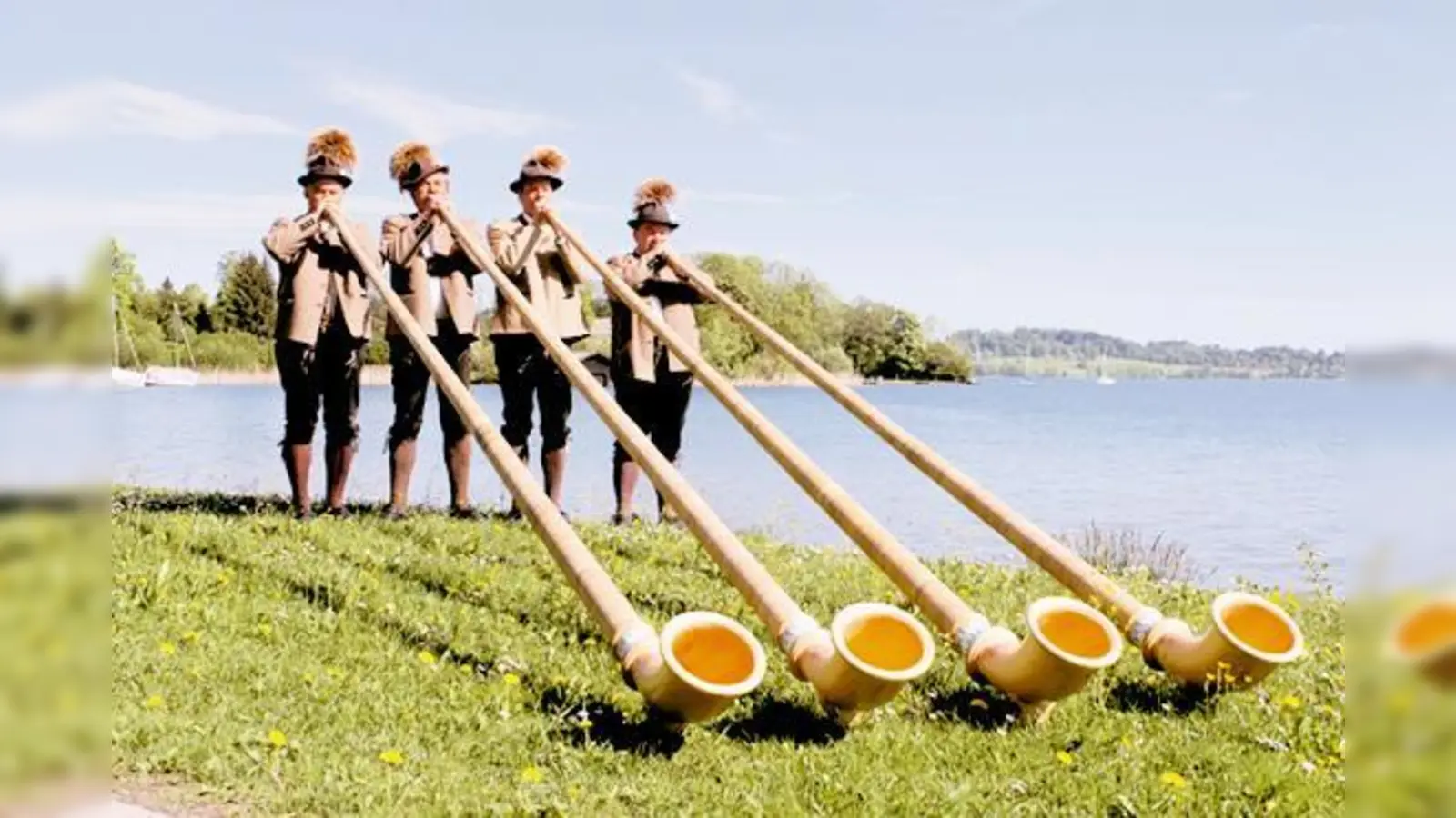 Die Tegernseer Alphornbläser präsentieren ihre selbst gebauten Instrumente.  (Foto: Privat)